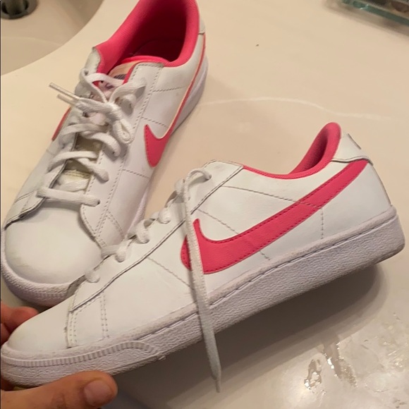 Nike - Picture 3 of 3